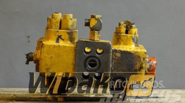 Liebherr Cylinder valve Liebherr R942 Drugi deli