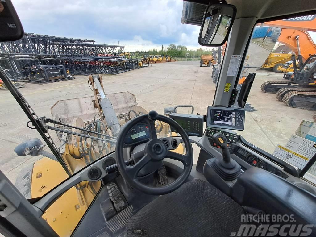 CAT 938M (with round steer) Wheel loaders