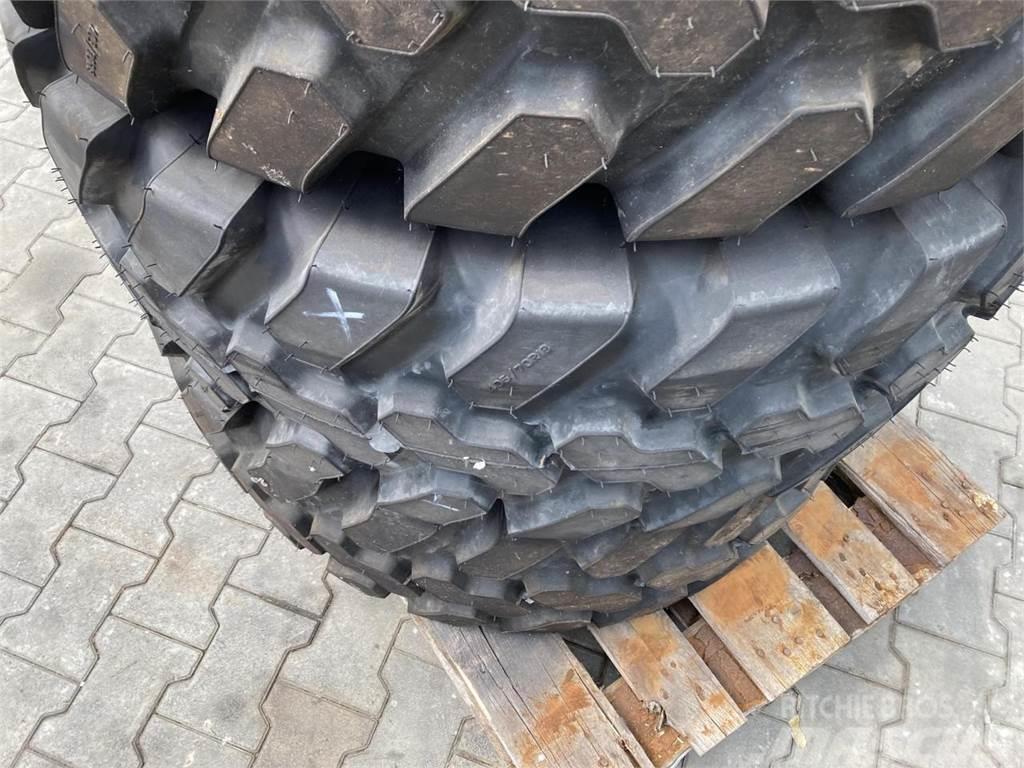 Firestone 405/70R18 Duraforce Tyres, wheels and rims