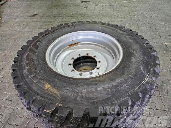 Massey Ferguson Hjul par: Nokian hakkapelitta tri 440/80 28 Pronar Tyres, wheels and rims