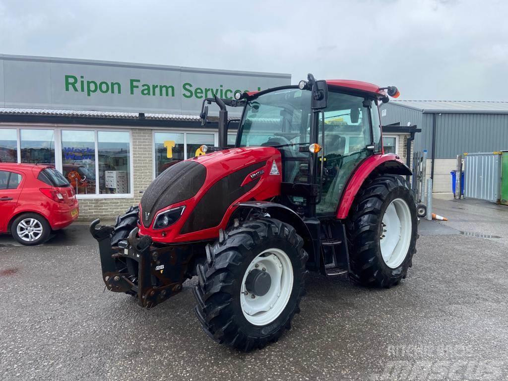 Valtra A104 Tractors