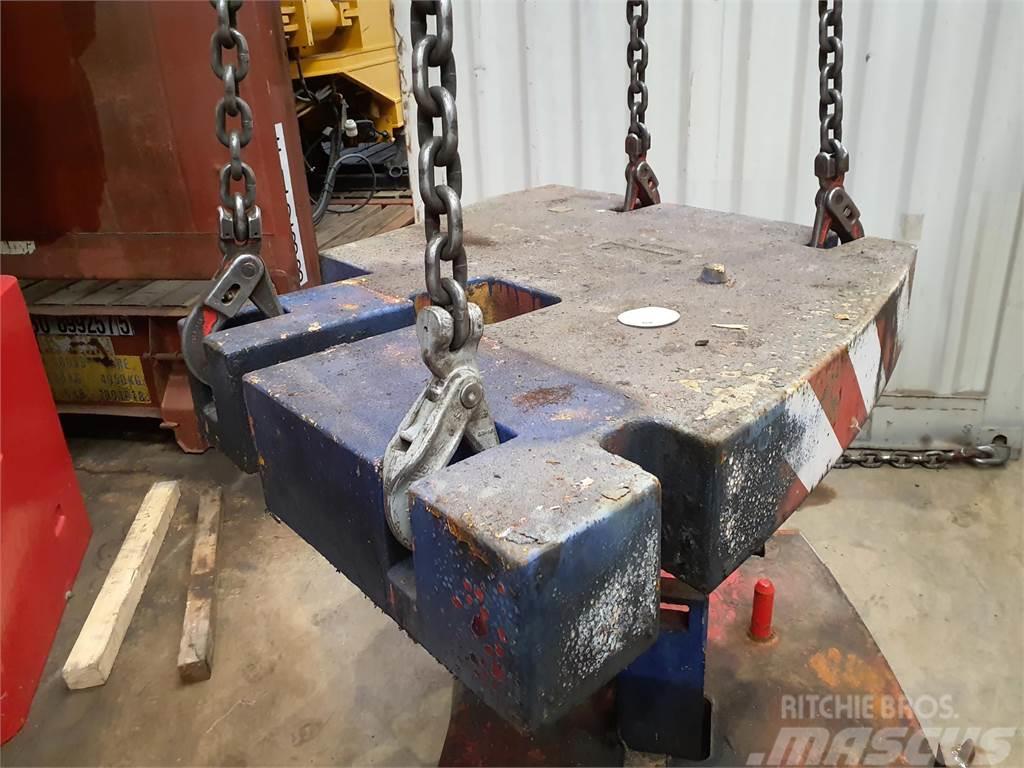 Terex Demag Demag AC 205 counterweight right side 2,1 ton Crane parts and equipment