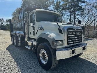 Mack GU433