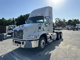 Mack CXU613