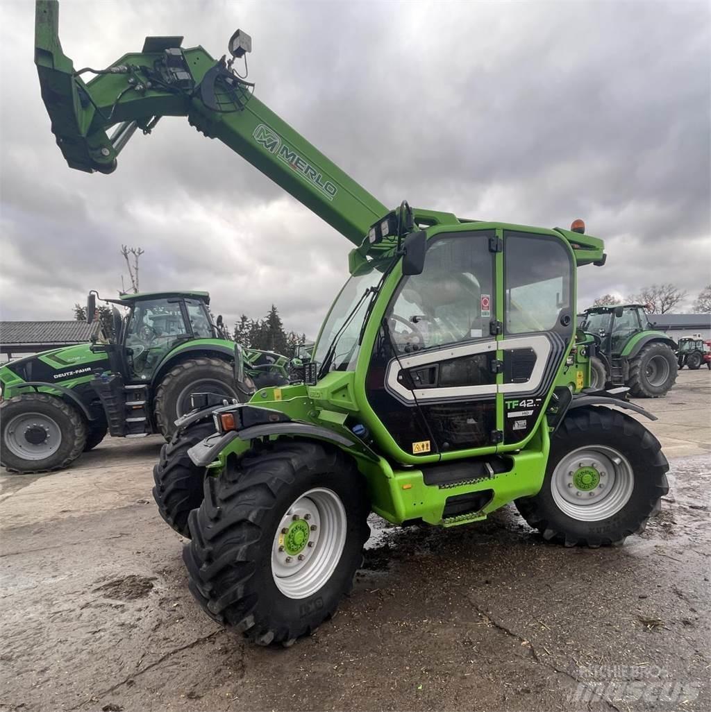Merlo TF 42.7-140 Kmetijski teleskopski nakladalci