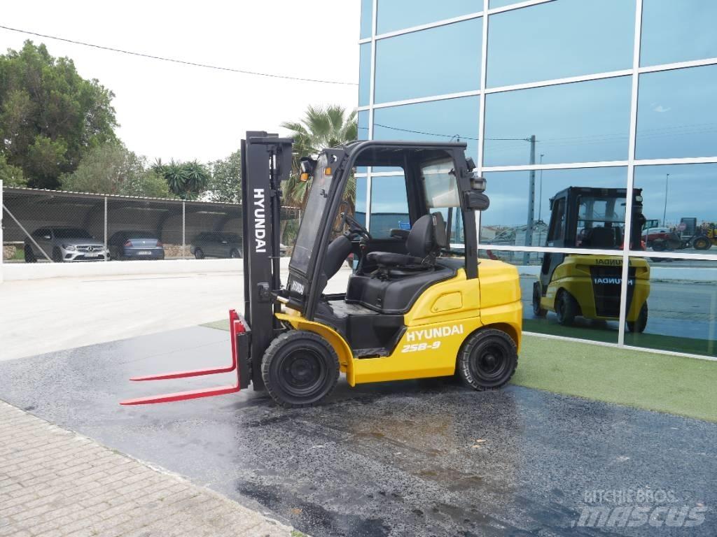 Hyundai 25 D-9 Dizelski viličarji