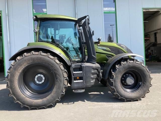 Valtra T 235 Versu Traktorji