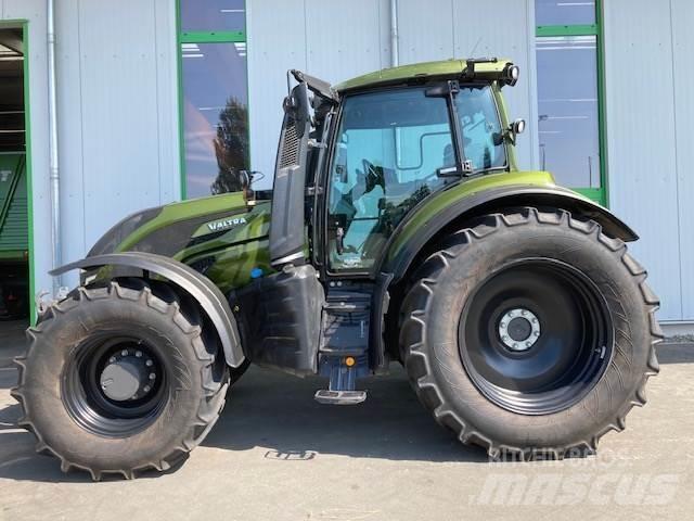 Valtra T 235 Versu Traktorji