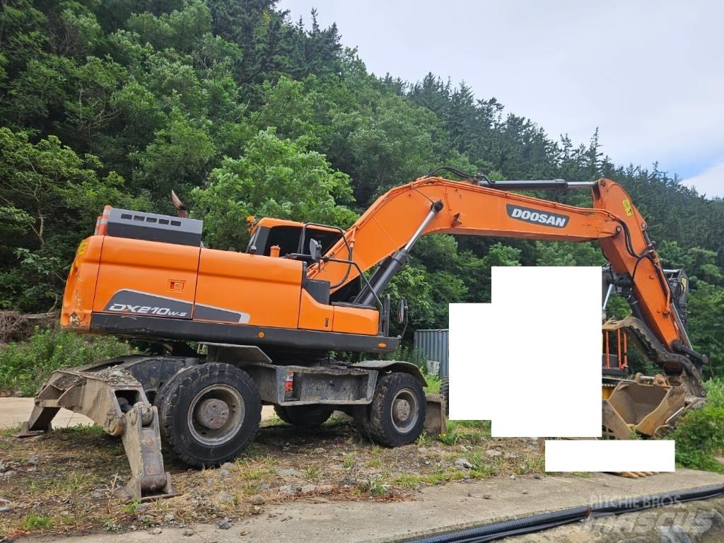 Doosan DX 210 W Bagri na kolesih