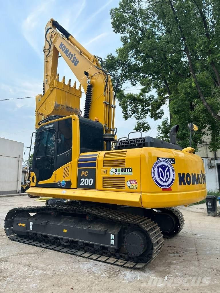 Komatsu PC 200-8 Midi bagri 7t – 12t