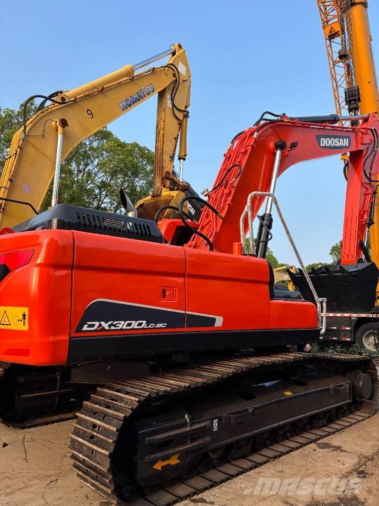 Doosan DX300LC-9C Bagri goseničarji
