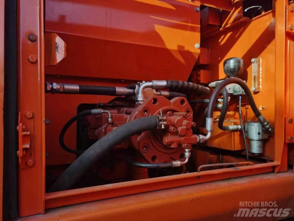 Doosan DH 220 Bagri goseničarji