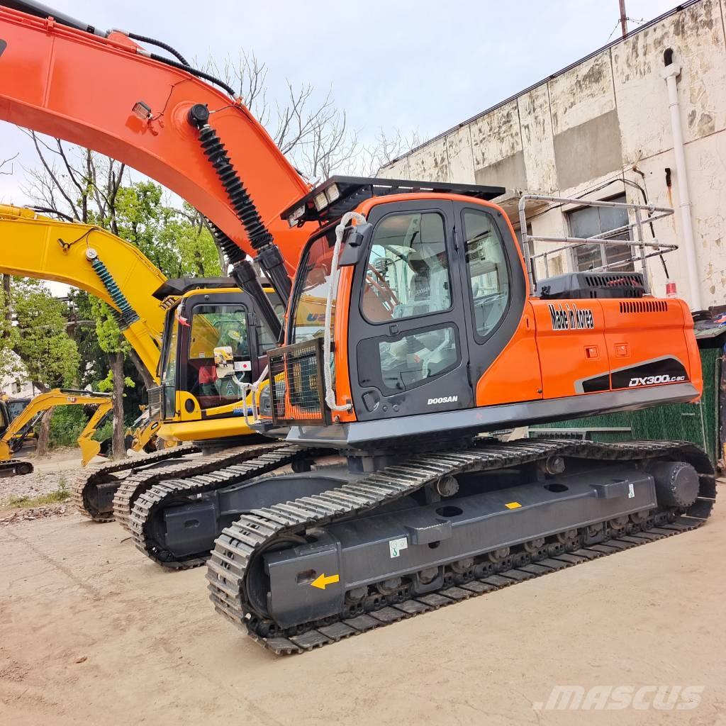 Doosan DX300LCA Bagri goseničarji