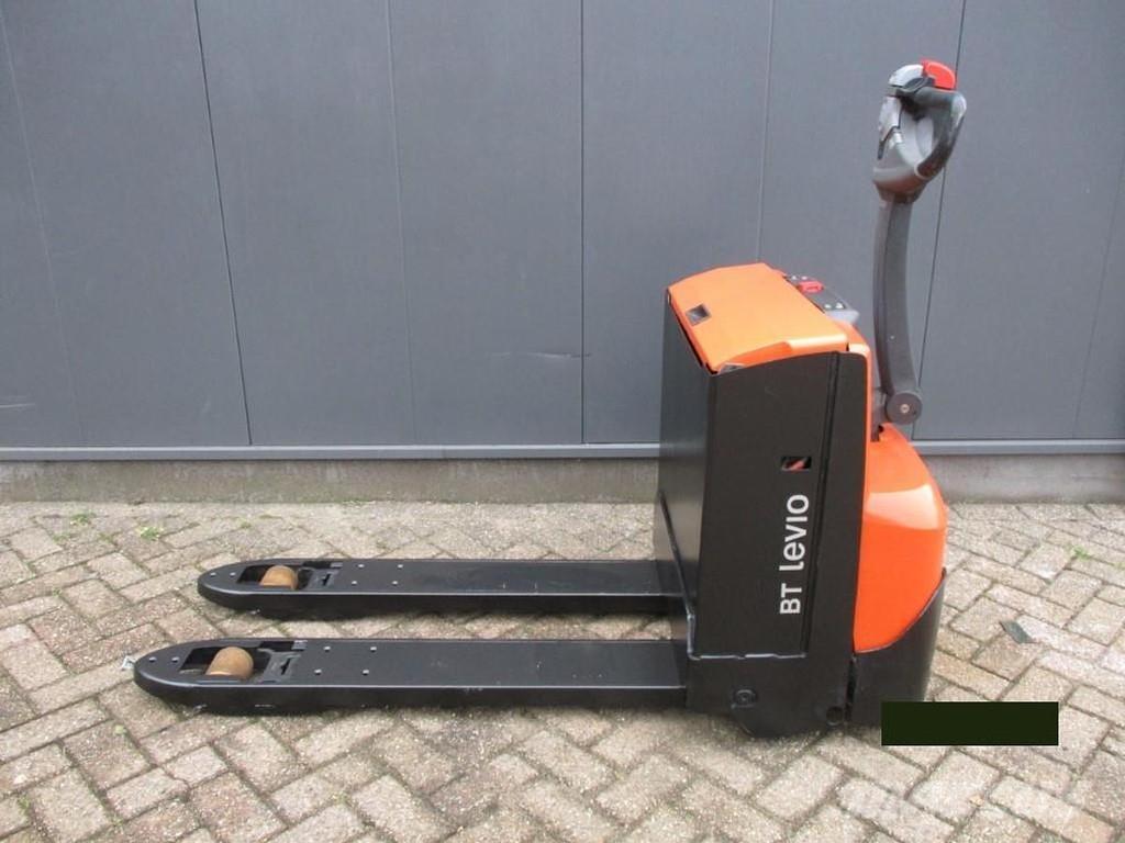 BT LWE180 Električni nizko dvižni viličar