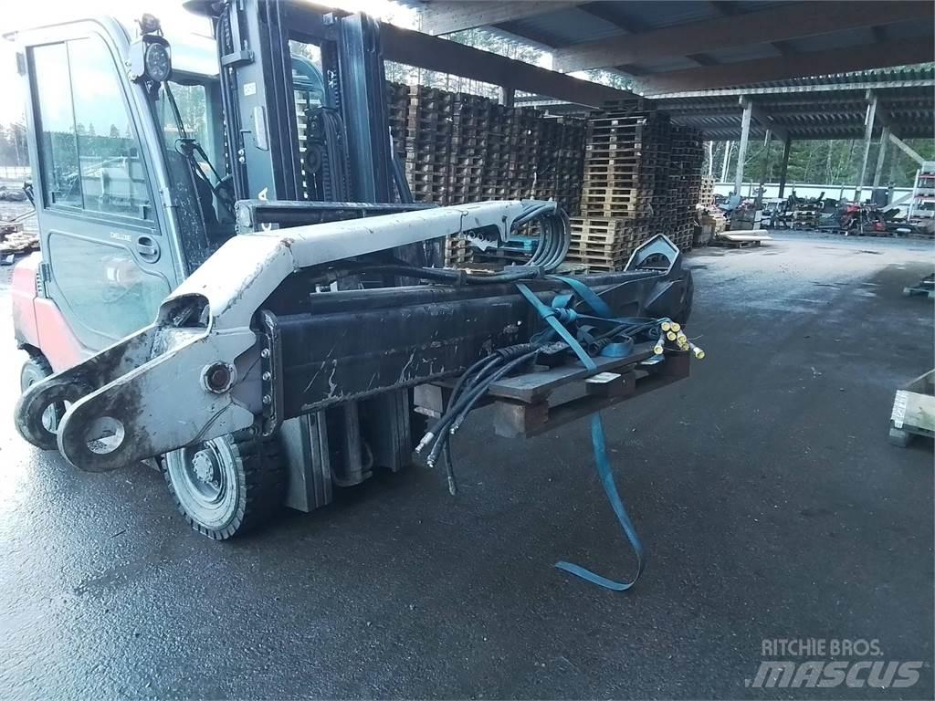 Komatsu 165F Žerjavi za debla