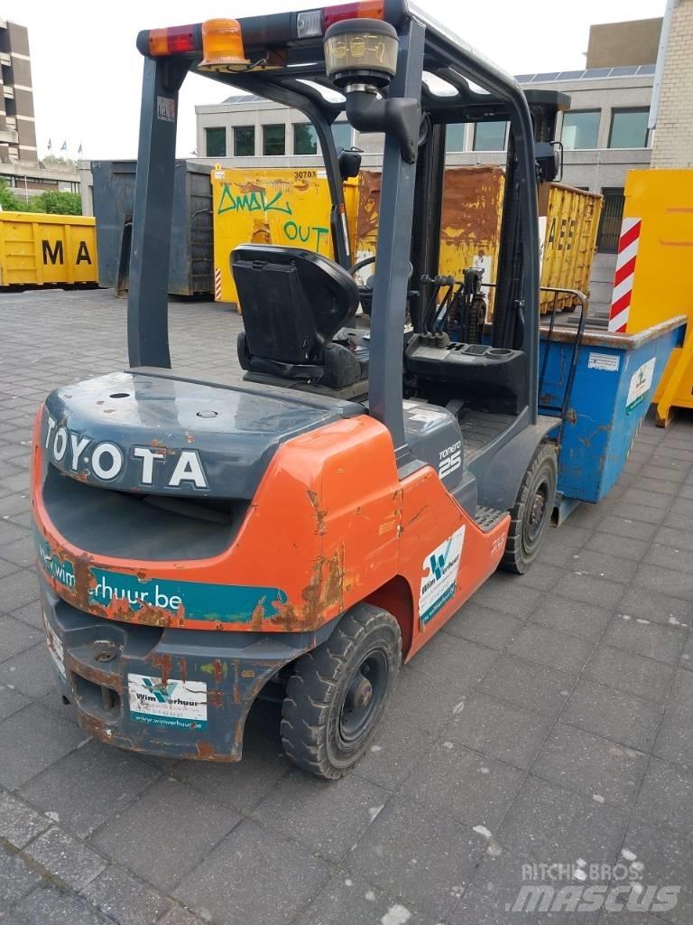 Toyota 8 FDF 25 Dizelski viličarji