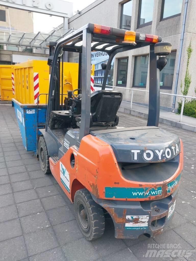 Toyota 8 FDF 25 Dizelski viličarji