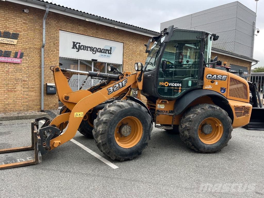 CASE 321 F Kolesni nakladalci