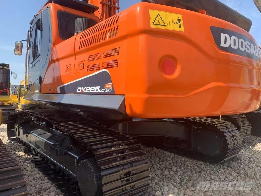 Doosan DX 225 Bagri goseničarji