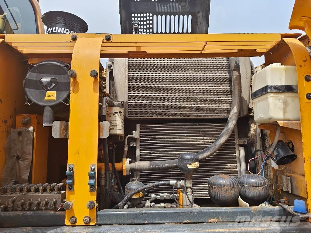 Hyundai R210W-9 Bagri na kolesih