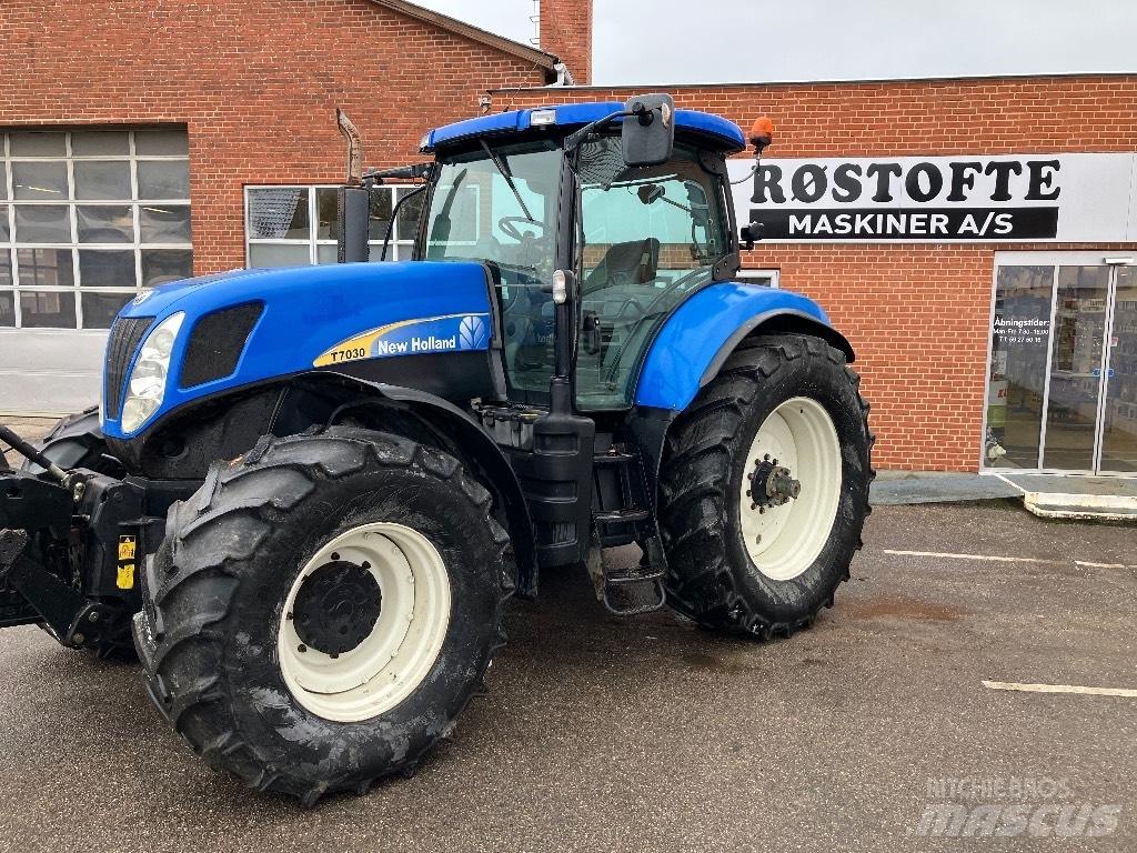 New Holland T 7030 Traktorji