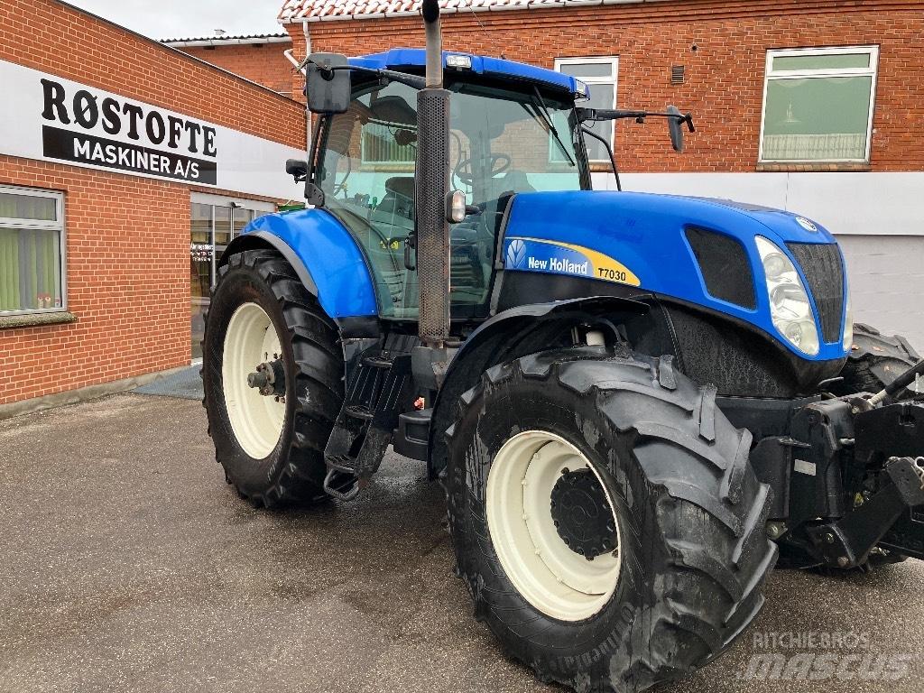 New Holland T 7030 Traktorji