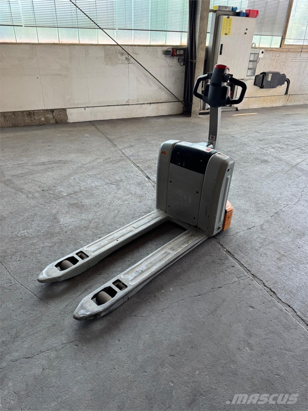 Still ECH 15 Ročni električni viličar