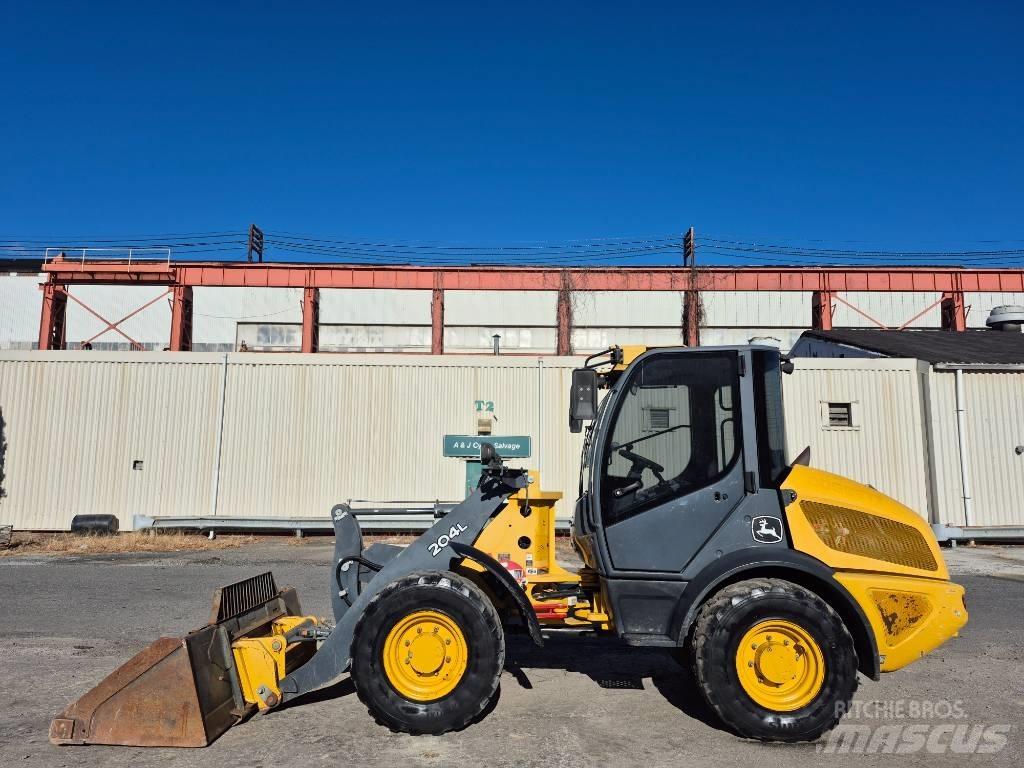 John Deere 204 L Kolesni nakladalci