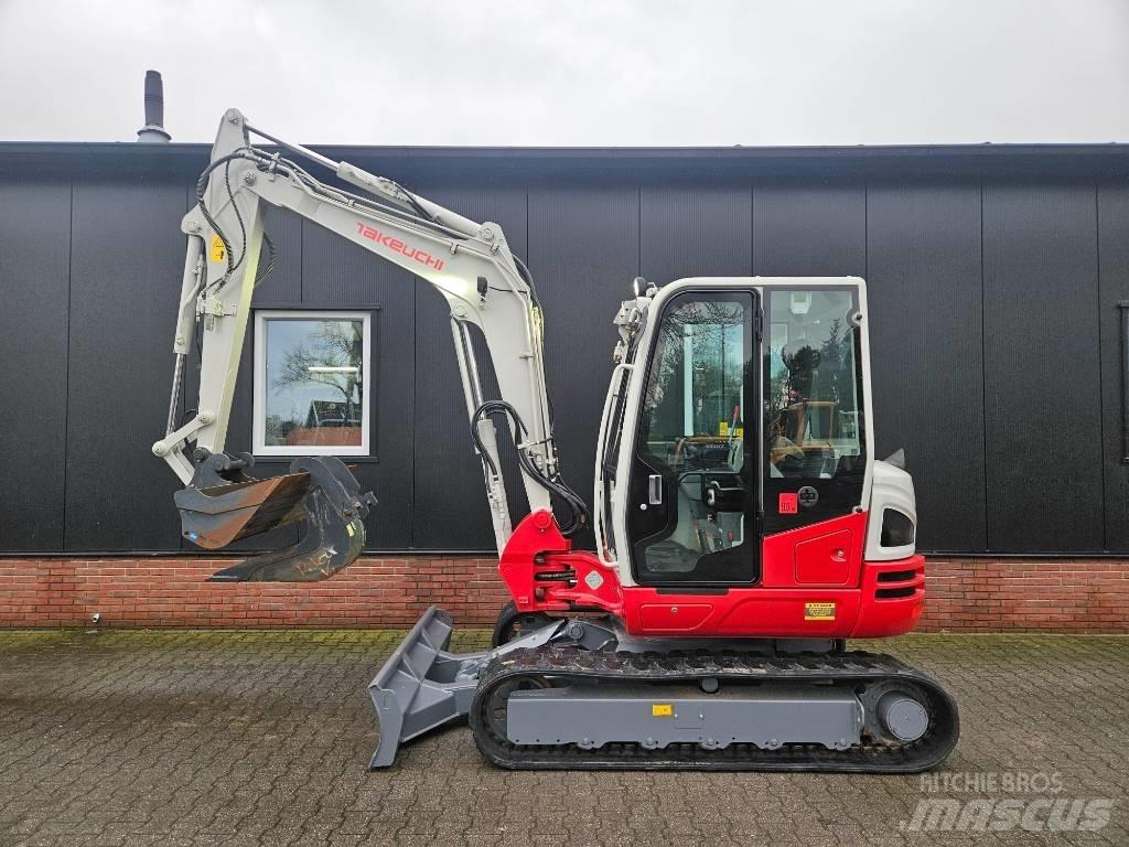 Takeuchi TB250-2 Bagri za prekladanje primarnih/sekundarnih surovin