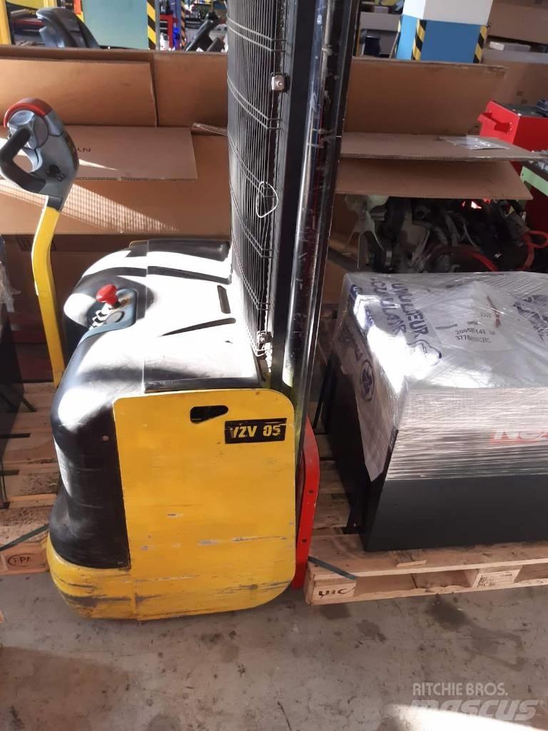 Hyster S 1.2 Ročni električni viličar