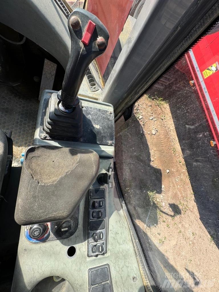 Hitachi LX 210 E Kolesni nakladalci