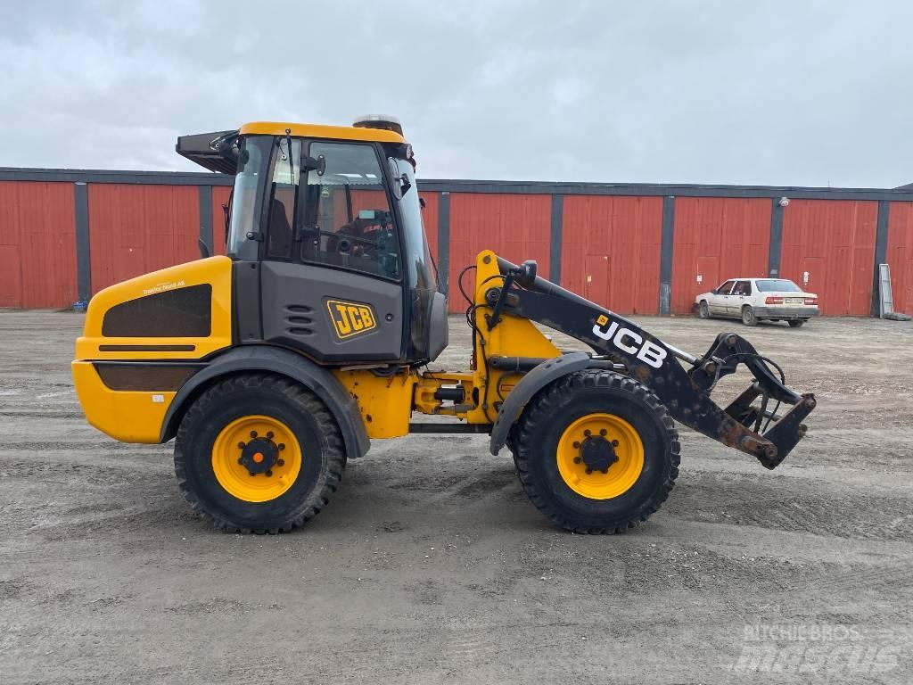 JCB 409 Kmetijski teleskopski nakladalci
