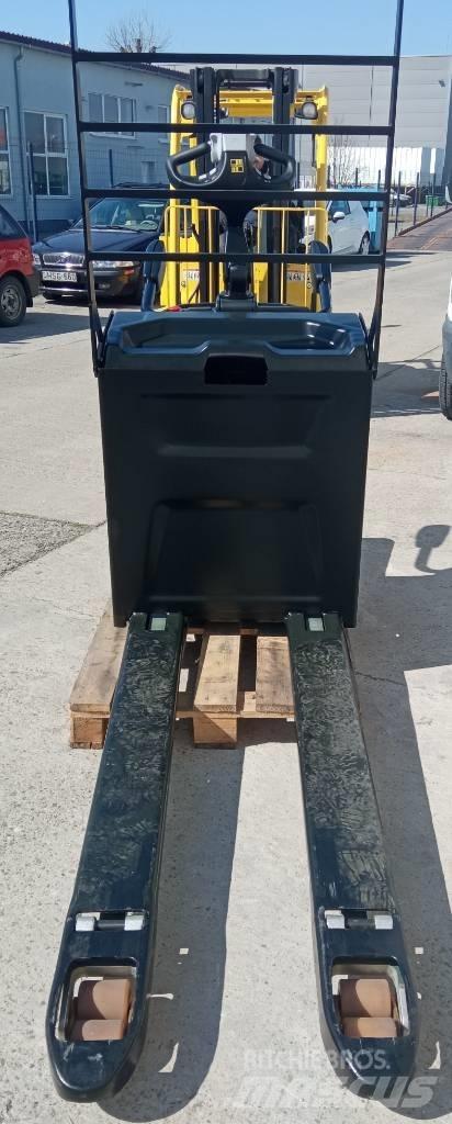 Hyster P 2.5 S Električni nizko dvižni viličar s stojiščem