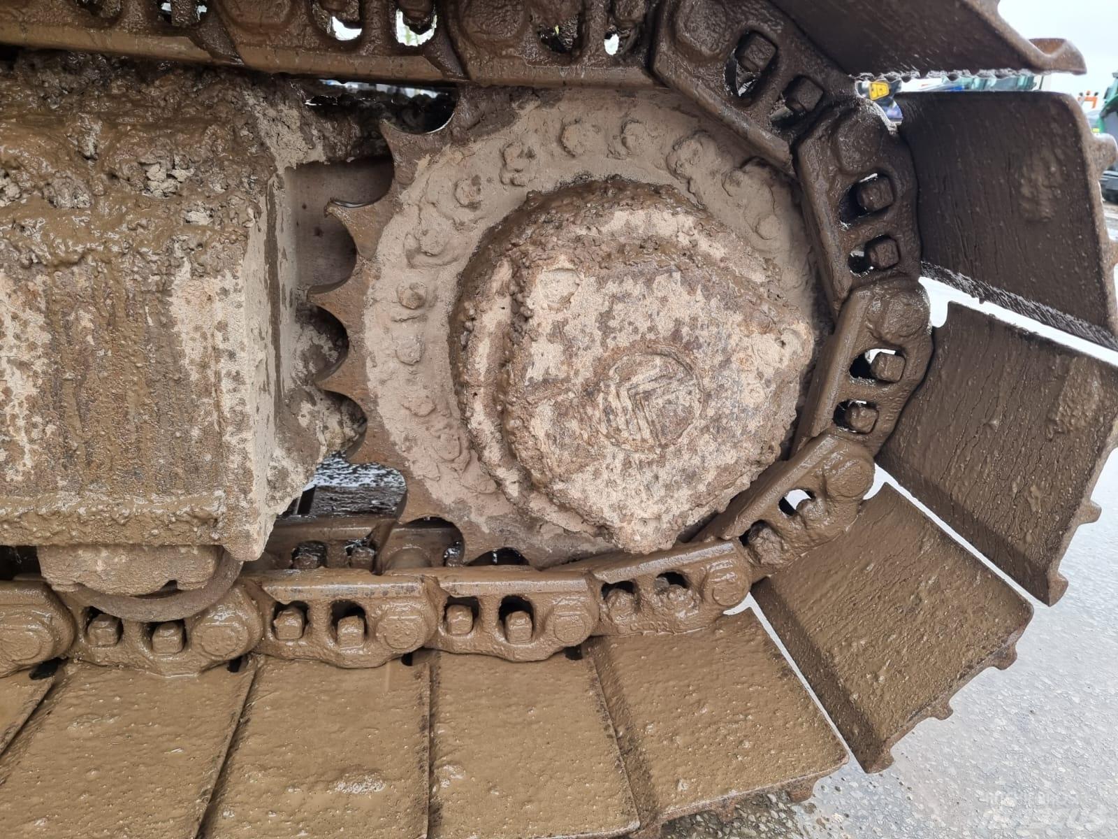 JCB JS 220 LC Bagri goseničarji