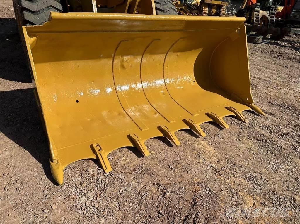 CAT 966H Kolesni nakladalci