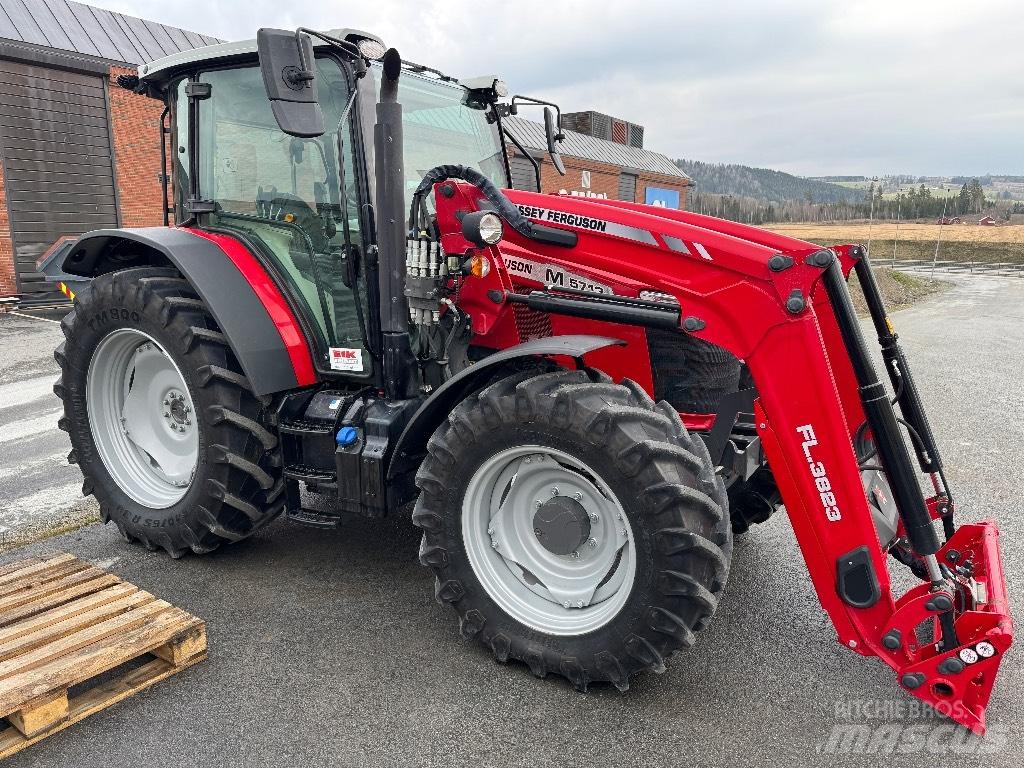 Massey Ferguson 5713 Traktorji