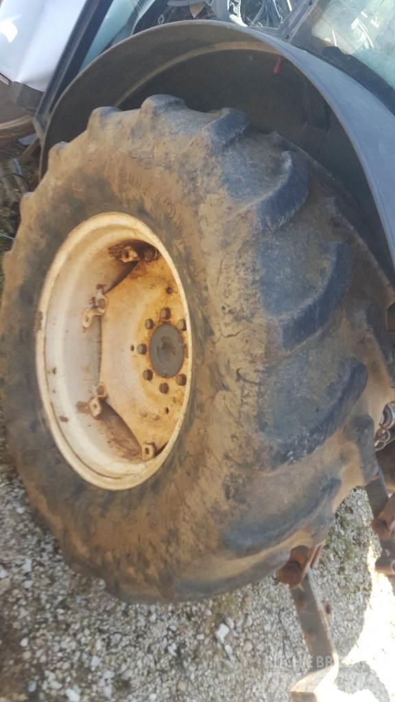  Pneus 420/70R24 Gume, kolesa in platišča