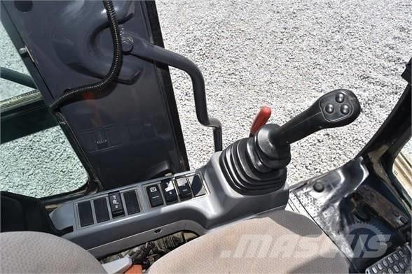 Hitachi ZX 135 Bagri goseničarji