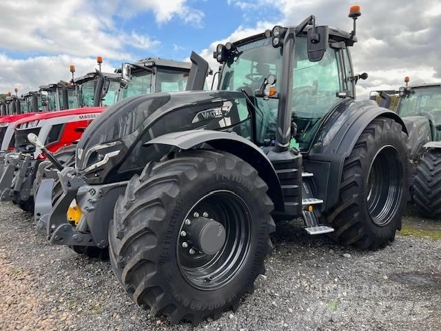 Valtra T215A Traktorji
