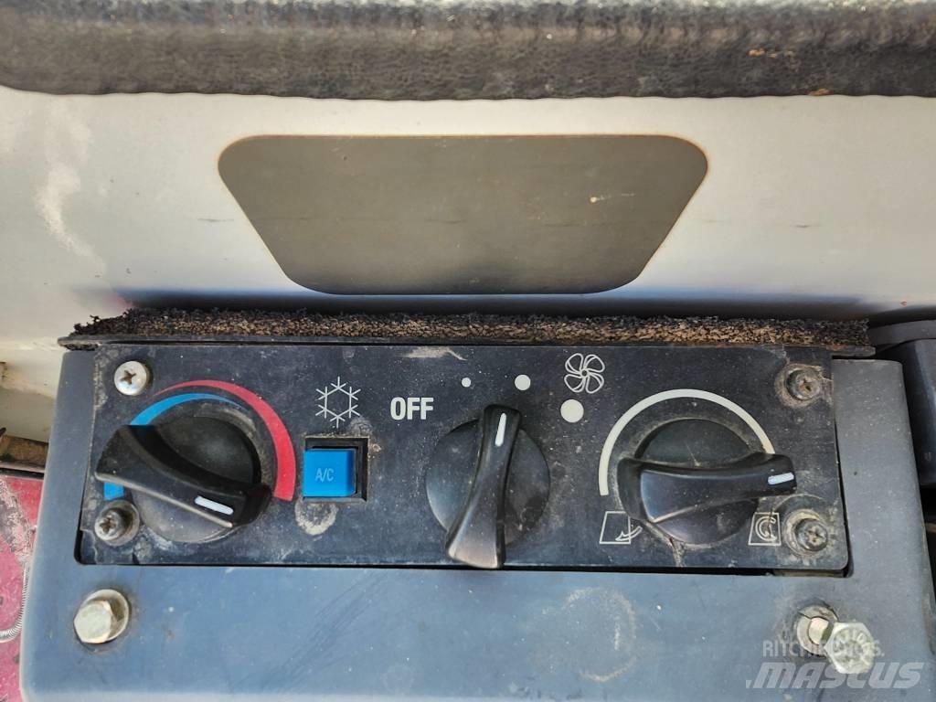 Takeuchi TB 180 FR Bagri goseničarji