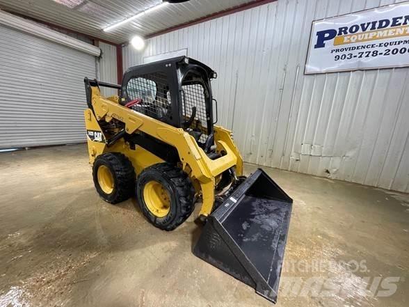 CAT 242D Skid steer mini nakladalci