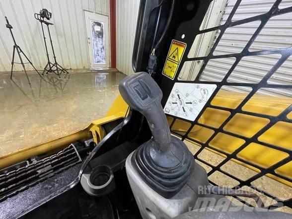 CAT 242D Skid steer mini nakladalci