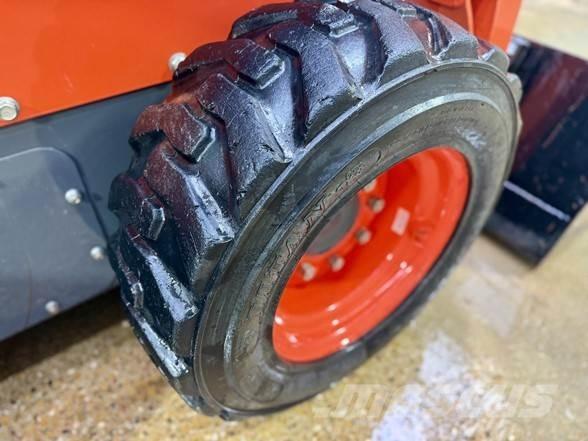 Kubota SSV65 Skid steer mini nakladalci