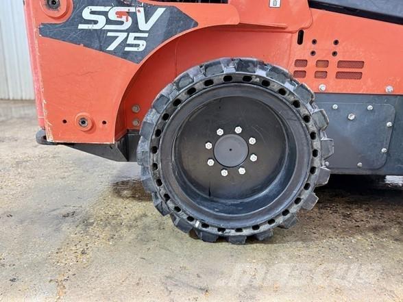Kubota SSV75 Skid steer mini nakladalci