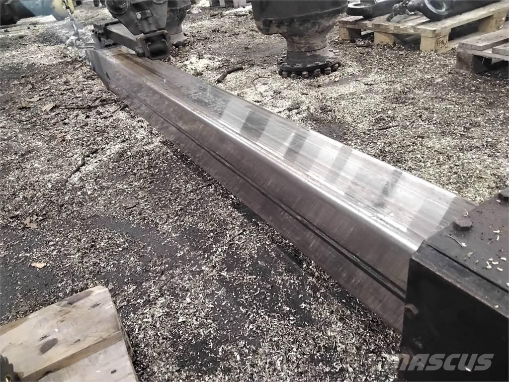 John Deere Ch8 Dvigala za gozdne kombajne