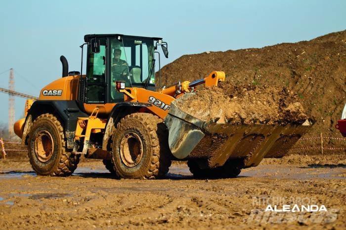 CASE 921 F Kolesni nakladalci
