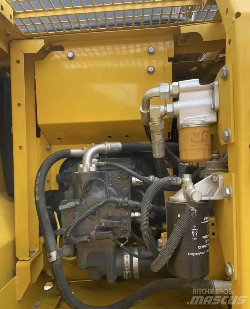 Komatsu PC 130 Bagri goseničarji