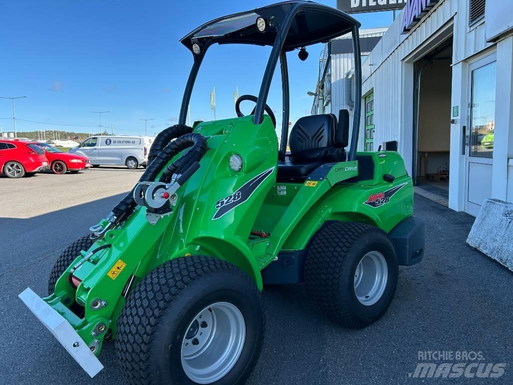 Avant 528 Skid steer mini nakladalci