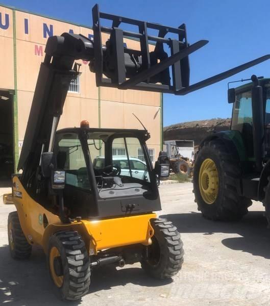 JCB 520-40 Kmetijski teleskopski nakladalci