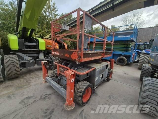 SkyJack 6832RT Škarjaste dvižne ploščadi